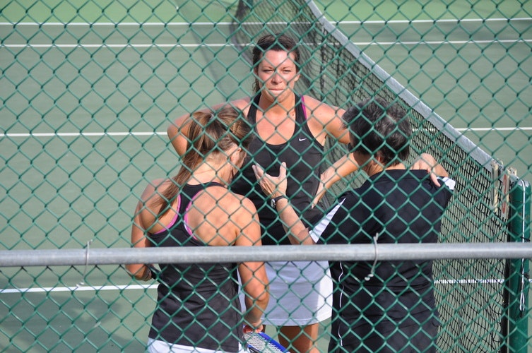 tennis-ladies-lose-principia-heartbreaker-at-home