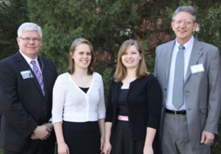 seniors-melissa-gregg-and-catherine-weyers-receive-outstanding-premed-student-award