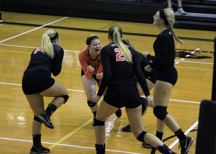 women-s-volleyball-records-season-sweep-of-spalding