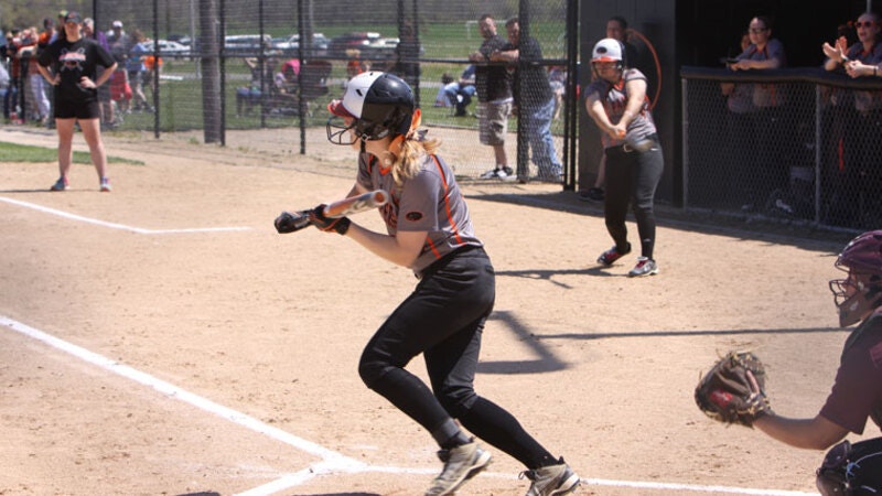 softball-falls-in-two-at-fontbonne