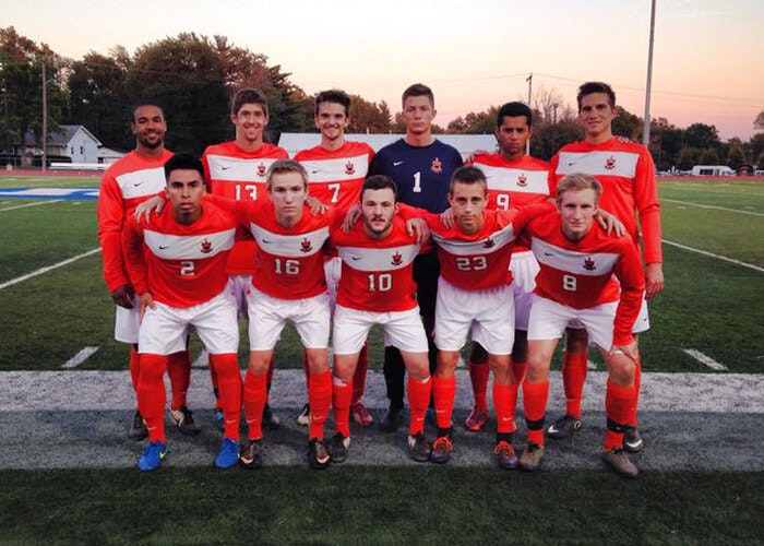men-s-soccer-nipped-by-illinois-college