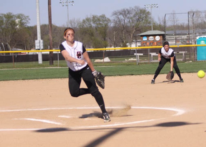 softball-sweeps-rose-hulman-in-26th-and-27th-wins