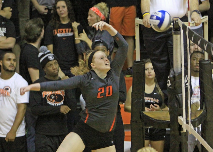 volleyball-falls-to-spalding