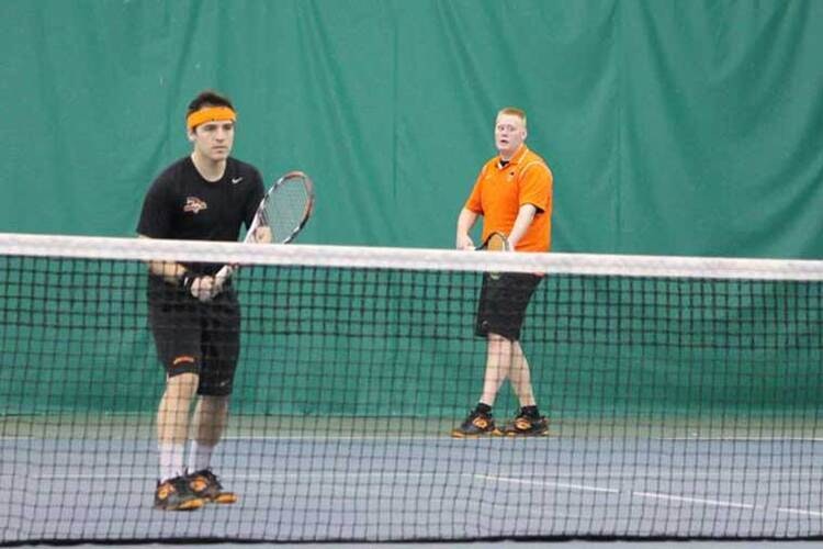 men-s-tennis-splits-pair-of-matches-in-moline