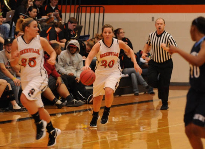 womens-basketball-drops-matchup-to-st-maryofthewoods
