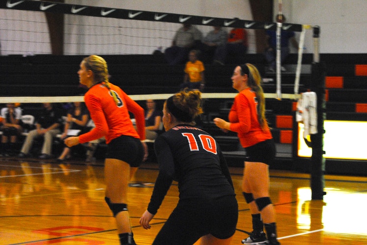 gc-volleyball-continues-to-win-sweeps-eureka-30
