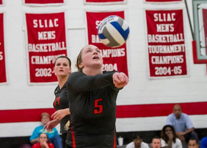 women-s-volleyball-routs-eureka