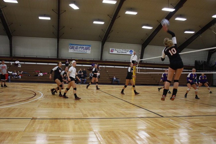 volleyball-snags-pair-of-conference-wins