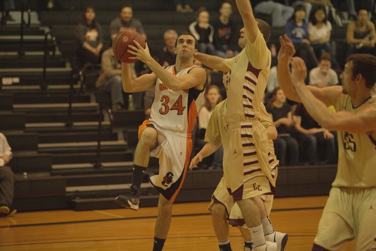 mens-basketball-topped-by-fontbonne
