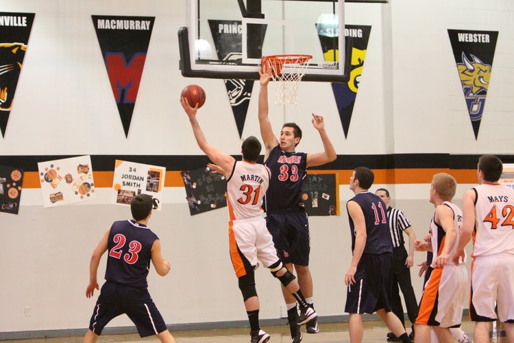 mens-basketball-falls-to-fontbonne-in-final-game-of-20122013