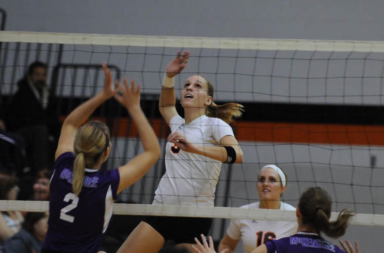 volleyball-sweeps-day-two-at-augustana-classic
