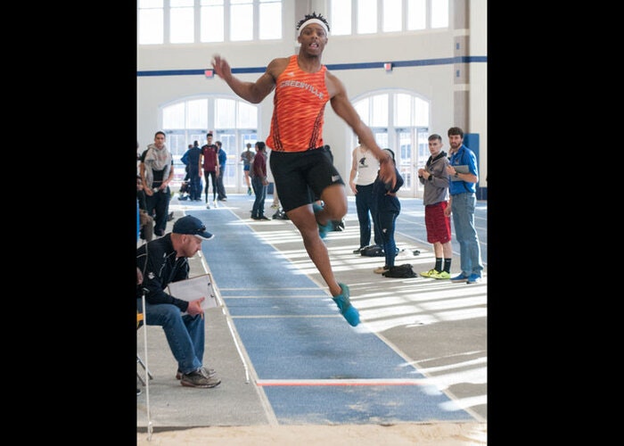 men-s-track-and-field-finishes-third-at-illinois-college